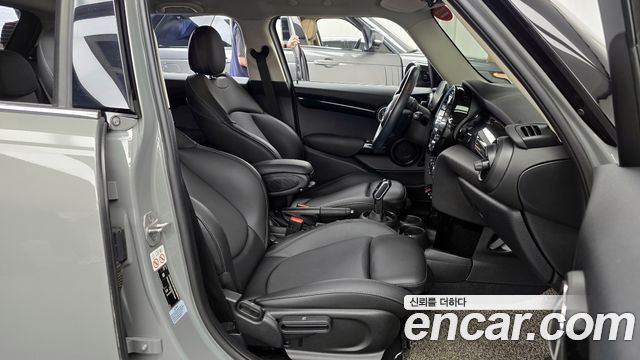 MINI Cooper 5-Door Classic Plus 3rd 2022 — фото 15