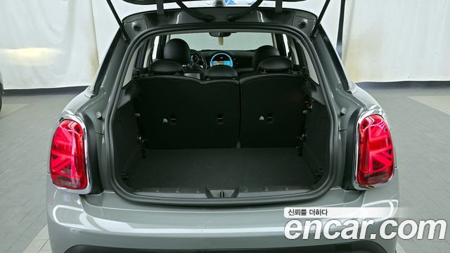 MINI Cooper 5-Door Classic Plus 3rd 2022 — фото 24