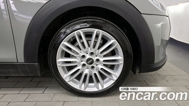 MINI Cooper 5-Door Classic Plus 3rd 2022 — фото 27
