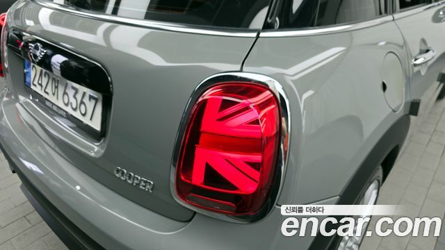 MINI Cooper 5-Door Classic Plus 3rd 2022 — фото 29