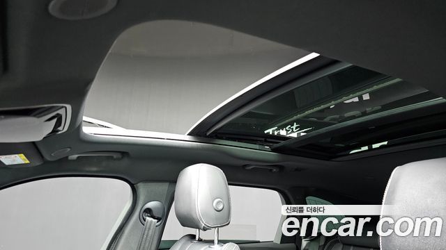 Land Rover Range Rover Velar 3.0 P400 R-Dynamic SE 2023 — фото 15