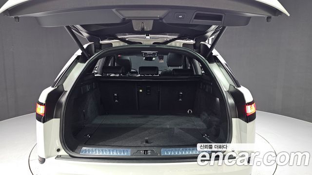 Land Rover Range Rover Velar 3.0 P400 R-Dynamic SE 2023 — фото 16