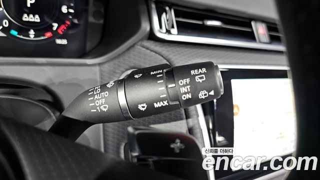 Land Rover Range Rover Velar 3.0 P400 R-Dynamic SE 2023 — фото 18
