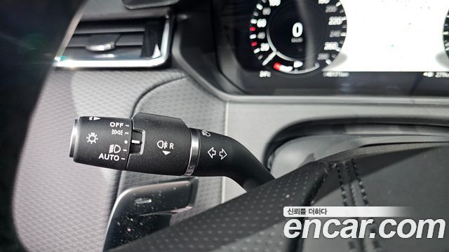 Land Rover Range Rover Velar 3.0 P400 R-Dynamic SE 2023 — фото 31