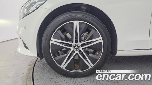 Mercedes-Benz C-Class (W205) C220 d 4MATIC 2020 — фото 5