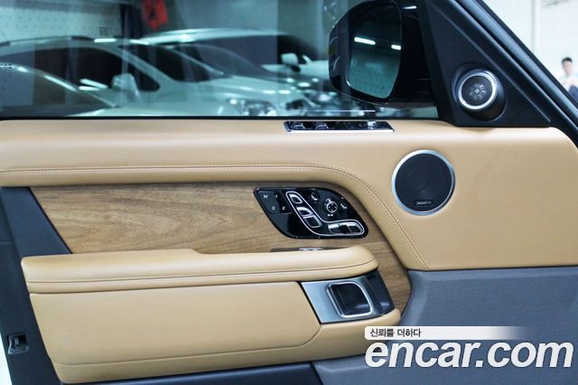 Land Rover Range Rover (IV) 5.0 SC AB 2020 — фото 7