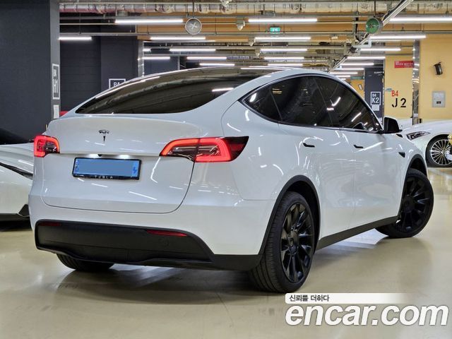 Tesla Model Y RWD 2023 — фото 2