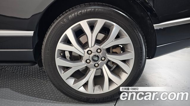 Land Rover Range Rover (IV) 5.0 SC AB LWB 2019 — фото 21