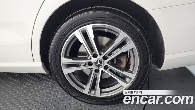 Mercedes-Benz E-Class (W213) E350 4MATIC Avantgarde 2022 — фото 21
