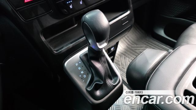 Hyundai Staria Tourer 11-Seater Modern 2025 — фото 9