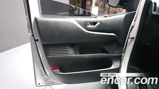 Hyundai Staria Tourer 11-Seater Modern 2025 — фото 24