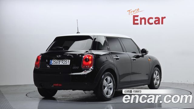 MINI Cooper 5Door Standard 3rd 2017 — фото 2