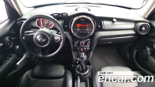 MINI Cooper 5Door Standard 3rd 2017 — фото 7