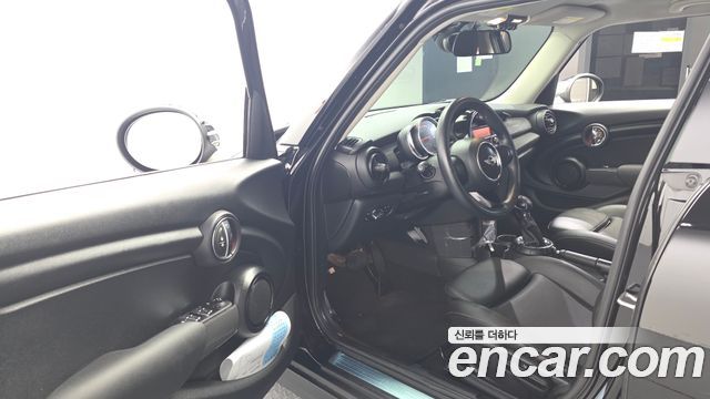 MINI Cooper 5Door Standard 3rd 2017 — фото 10