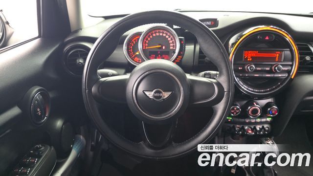 MINI Cooper 5Door Standard 3rd 2017 — фото 13