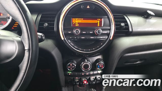 MINI Cooper 5Door Standard 3rd 2017 — фото 14