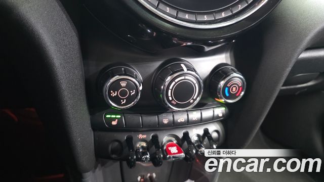 MINI Cooper 5Door Standard 3rd 2017 — фото 15
