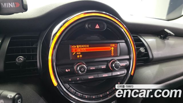 MINI Cooper 5Door Standard 3rd 2017 — фото 16