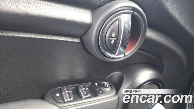 MINI Cooper 5Door Standard 3rd 2017 — фото 20