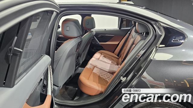 BMW 5 Series (G60) 530i xDrive M Sport Pro Special Edition 2026 — фото 11