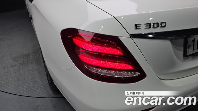 Mercedes-Benz E-Class (W213) E300 Avantgarde 2020 — фото 23