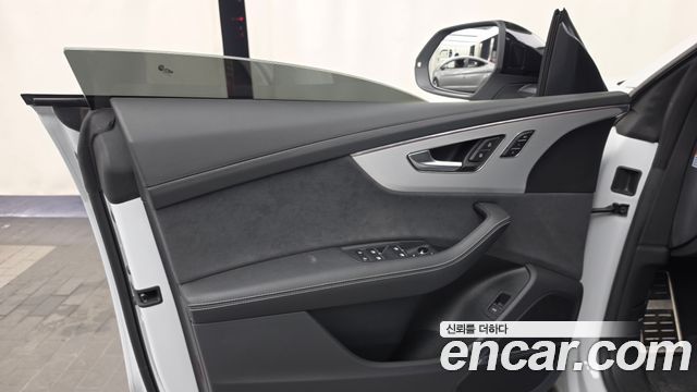 Audi Q8 (4M) 55 TFSI Quattro Premium 2023 — фото 24