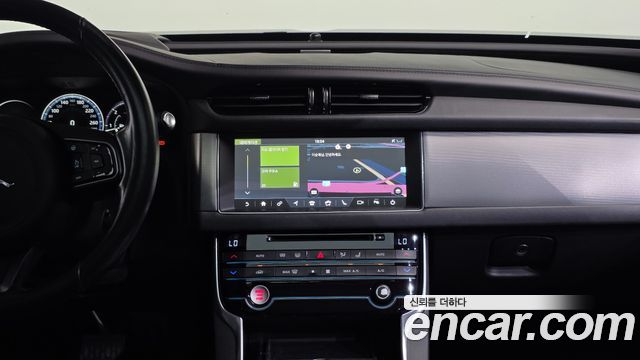 Jaguar XF (X260) 20d Portfolio 2017 — фото 12