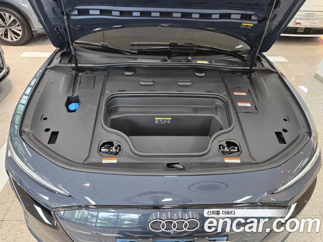 Audi A6 e-tron Performance S line 2025 — фото 6
