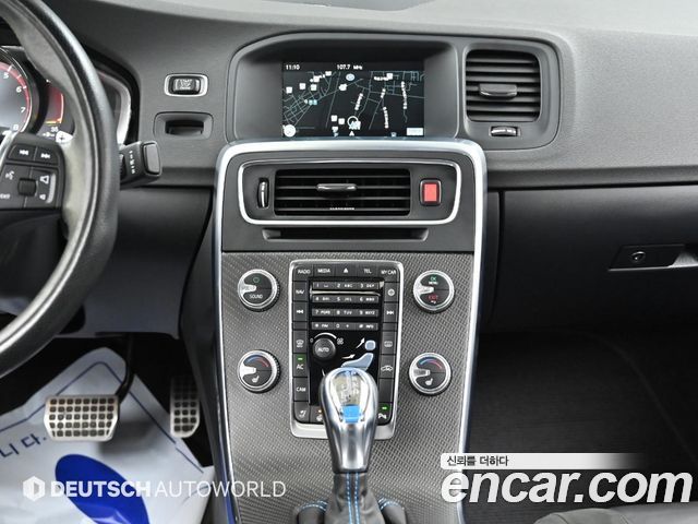 Volvo S60 Polester 2nd 2017 — фото 18