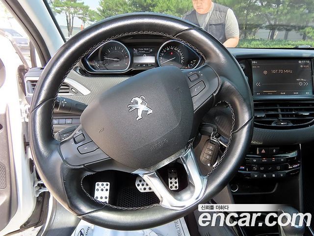Peugeot 2008 1.5 BlueHDi Allure 2019 — фото 8