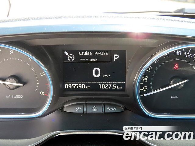 Peugeot 2008 1.5 BlueHDi Allure 2019 — фото 9