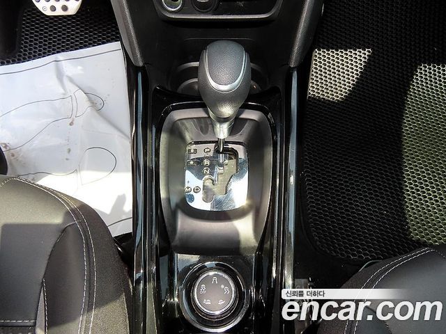 Peugeot 2008 1.5 BlueHDi Allure 2019 — фото 10