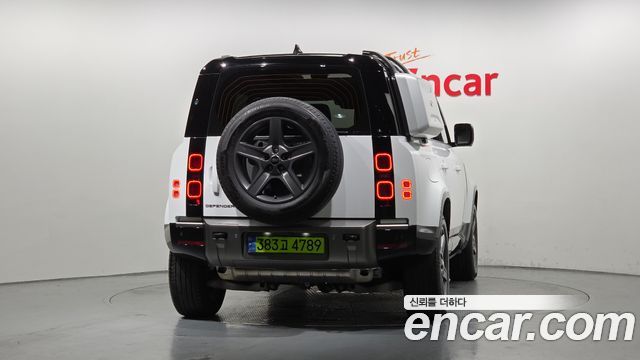 Land Rover Defender (L663) 110 P300 X-Dynamic SE 2024 — фото 4