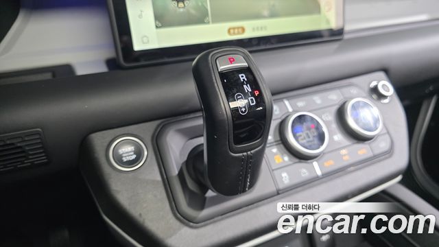 Land Rover Defender (L663) 110 P300 X-Dynamic SE 2024 — фото 9