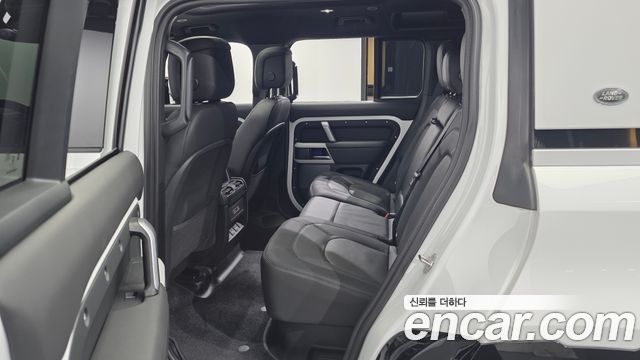 Land Rover Defender (L663) 110 P300 X-Dynamic SE 2024 — фото 11