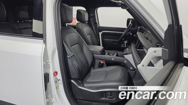 Land Rover Defender (L663) 110 P300 X-Dynamic SE 2024 — фото 12