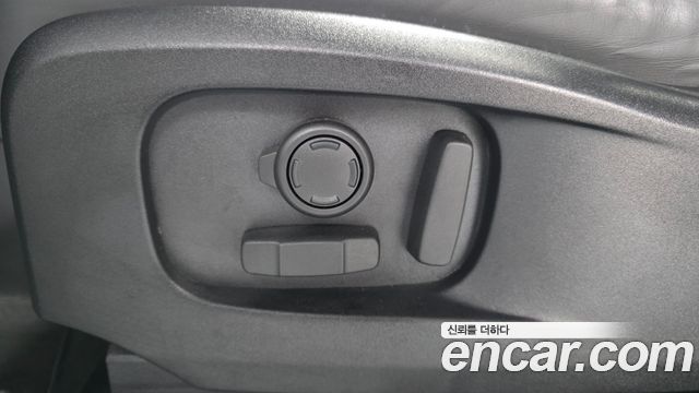 Land Rover Defender (L663) 110 P300 X-Dynamic SE 2024 — фото 15
