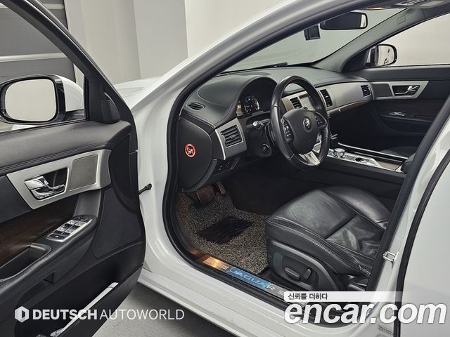Jaguar XF 2.2D Luxury X250 2015 — фото 15
