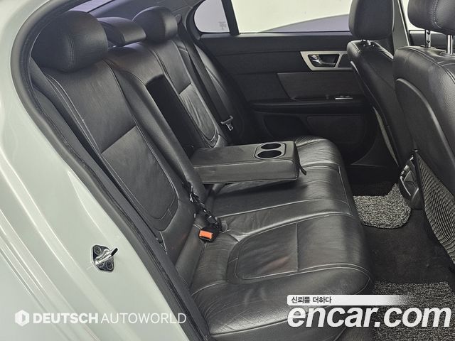 Jaguar XF 2.2D Luxury X250 2015 — фото 16