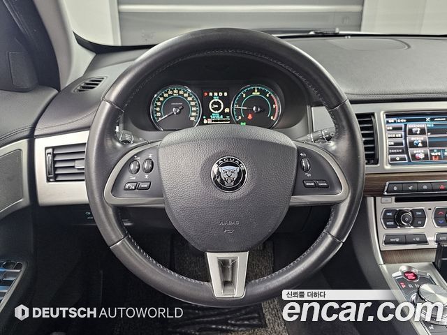 Jaguar XF 2.2D Luxury X250 2015 — фото 17