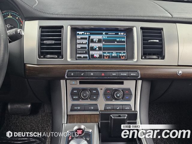 Jaguar XF 2.2D Luxury X250 2015 — фото 18