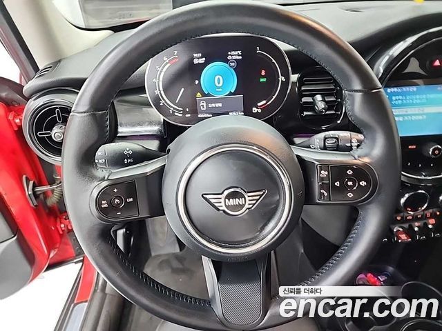 MINI Cooper Classic Third Generation 2023 — фото 16