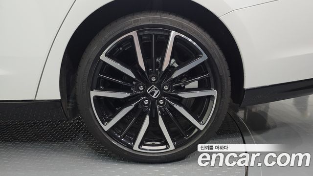 Honda Accord (XI) 2.0 Hybrid Touring 2024 — фото 21