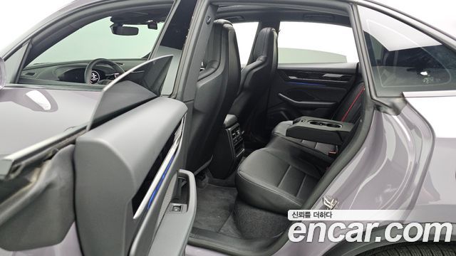 Porsche Macan EV Base 4 2025 — фото 23