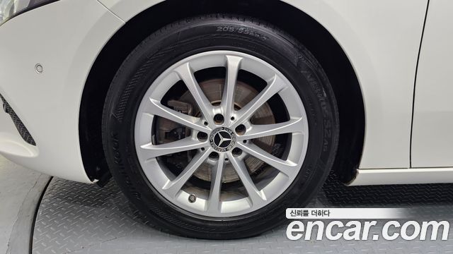 Mercedes-Benz A-Class (W177) A220 Sedan 2020 — фото 5