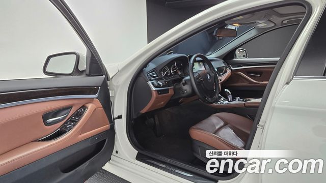 BMW 5 Series (F10) 528i 2012 — фото 10
