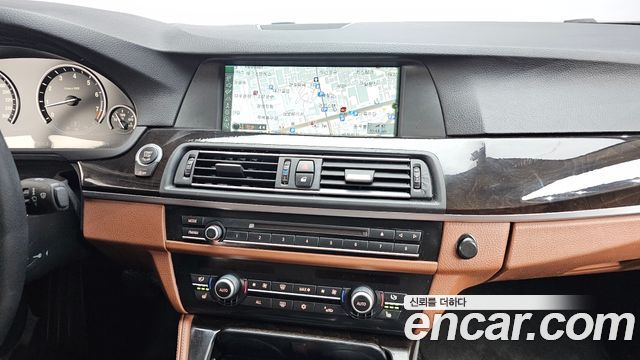 BMW 5 Series (F10) 528i 2012 — фото 17