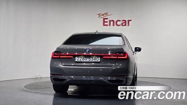 BMW 7 Series (G11) 740i Design Pure Excellence 2021 — фото 4