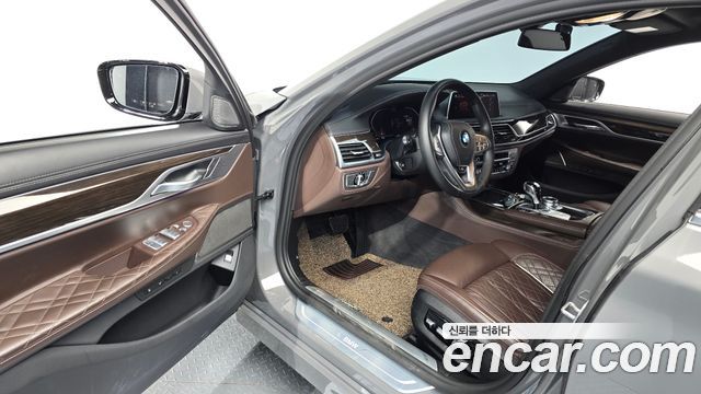 BMW 7 Series (G11) 740i Design Pure Excellence 2021 — фото 10