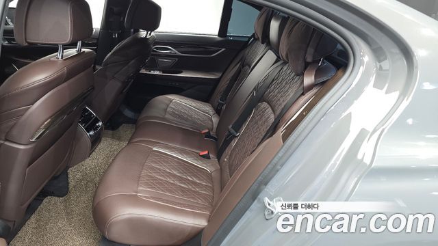 BMW 7 Series (G11) 740i Design Pure Excellence 2021 — фото 11